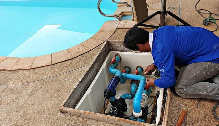 À la recherche d’un électricien spécialisé dans le branchement de piscines et de spas